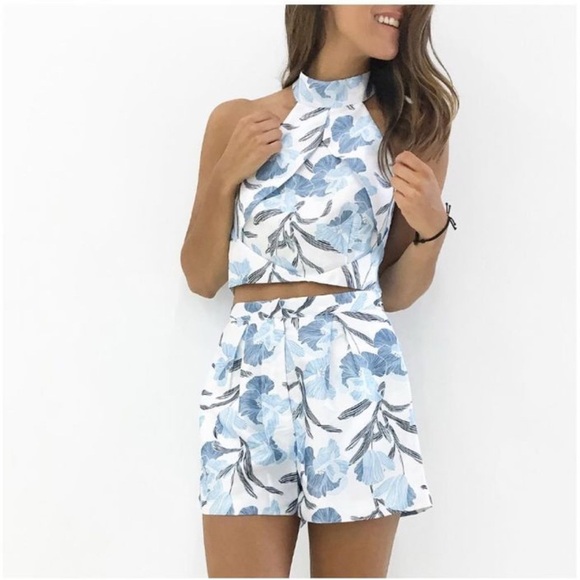 American threads Women’s floral Shorts set White Blue size, Small preloved - Picture 1 of 10